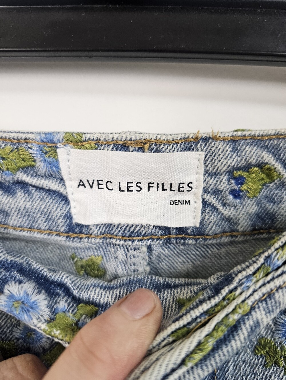 Avec Les Files Bohemian Embroidered Floral Relaxed Tapered/Barrel Jeans - Picture 6 of 10